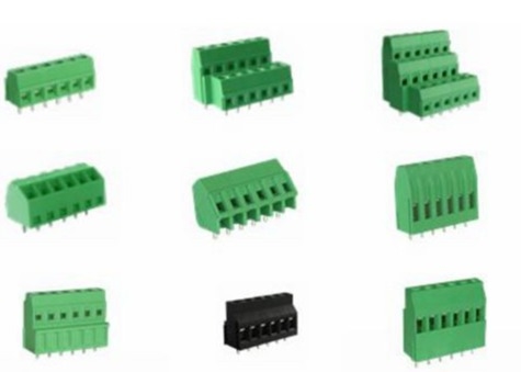 πίσσα 3.81mm 300v PCB τελικών φραγμών κολπίσκων καλωδίων σωστής γωνίας 10A 2P-28P