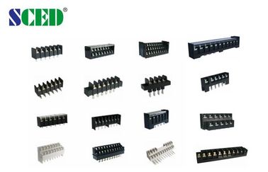 M4 τελικοί φραγμοί 20A PCB βιδών μαύροι/ορείχαλκος πισσών UL94-V0 300V 9.525mm